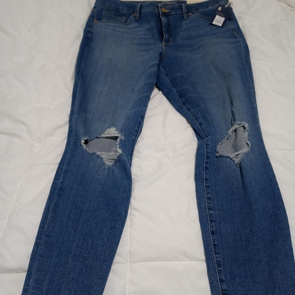 *SOLD*Universal Thread Jeans - Picture 2 of 5